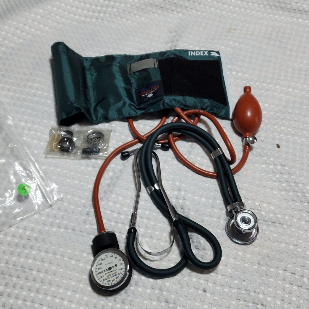 MABIS EUC MATCHMATES STETHOSCOPE & BLOOD PRESSURE CUFF SET